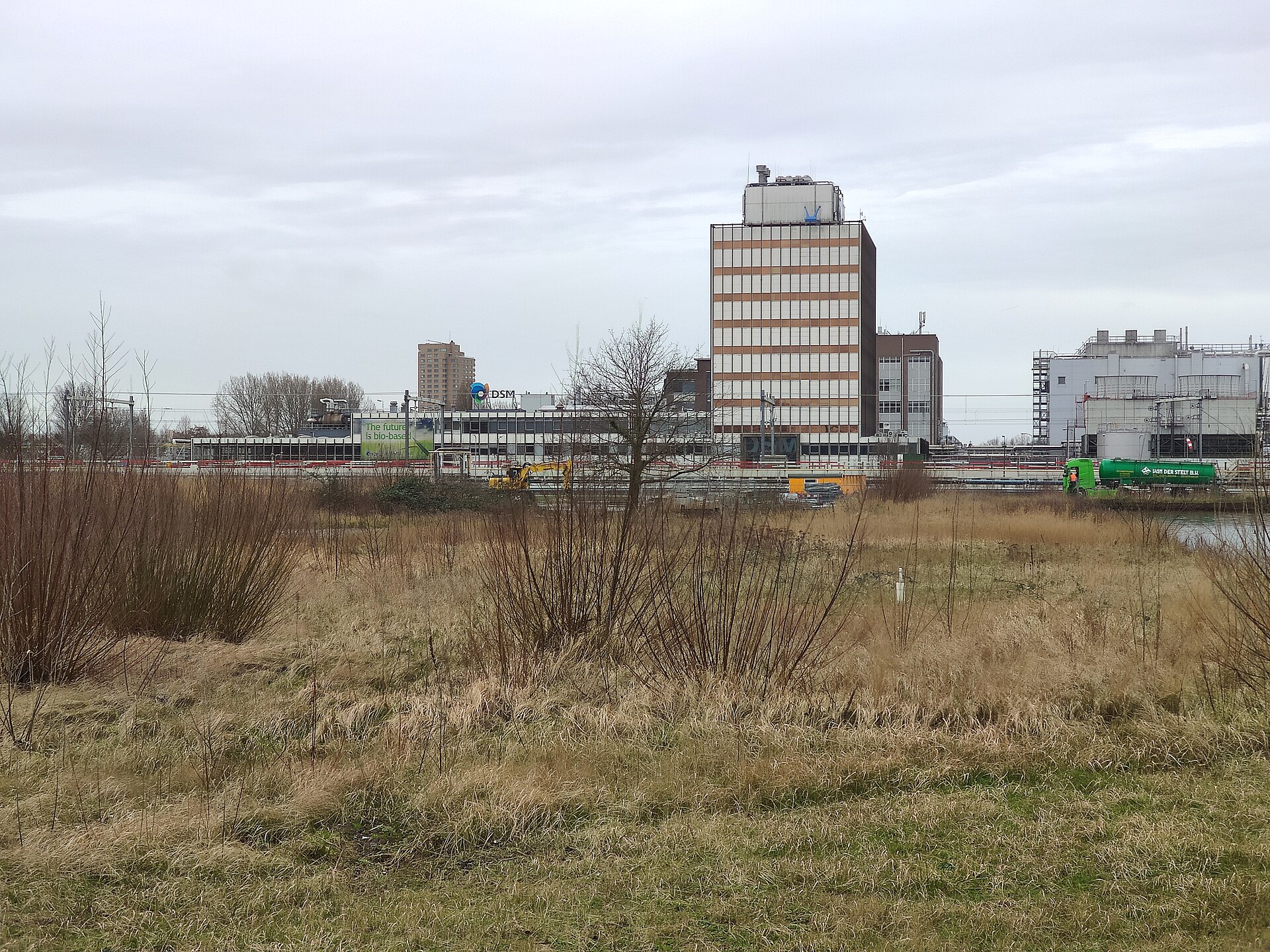 Het terrein van dsm-firmenich in Delft, onderdeel van de Biotech Campus Delft