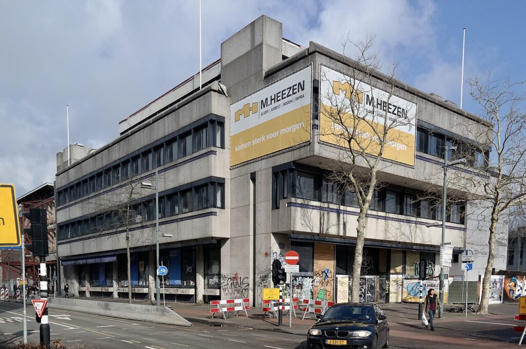 Citywall Eindhoven: de bebouwing op de hoek van de Wal en het Stadhuisplein voor de sloop