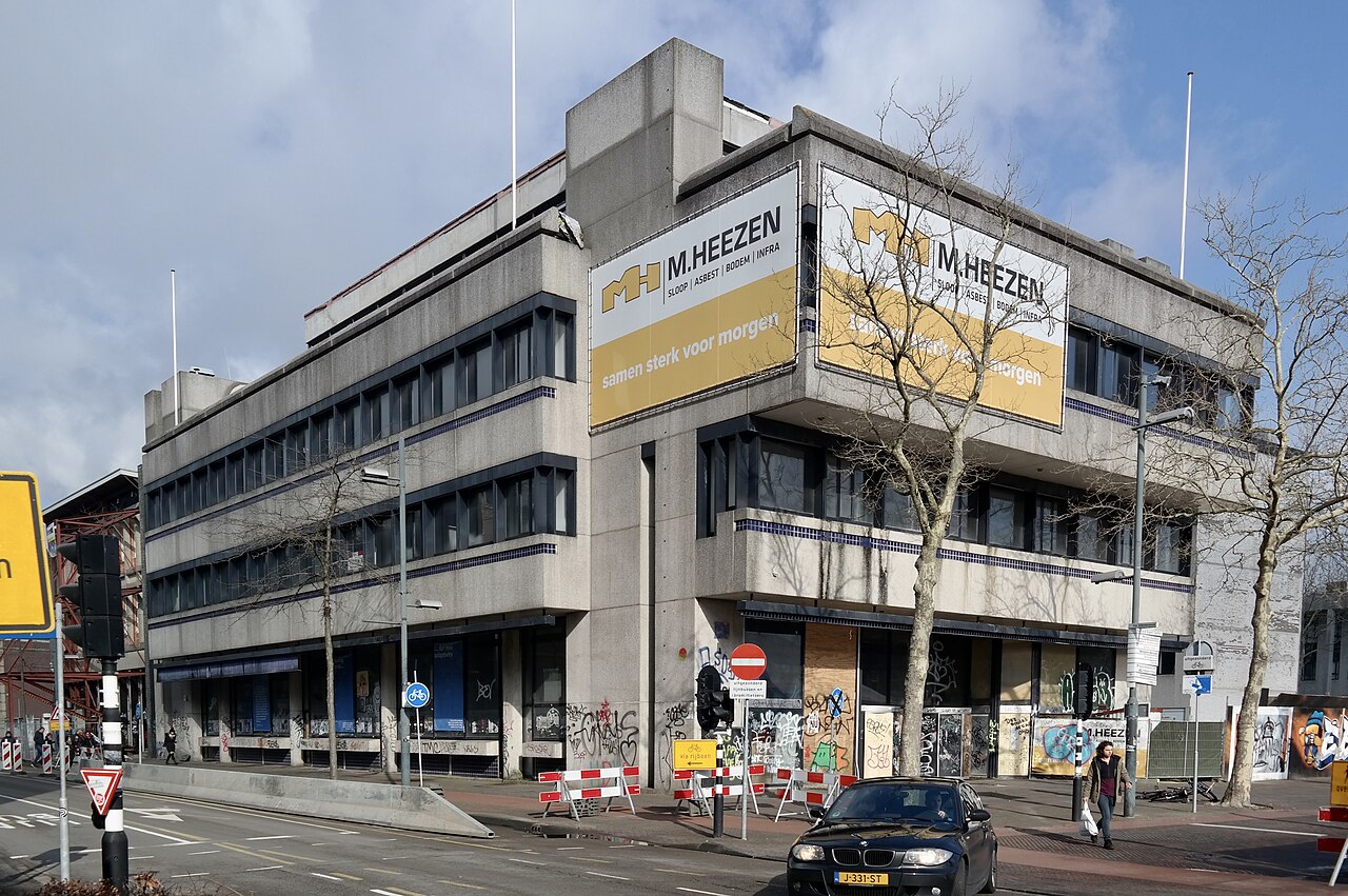 Citywall Eindhoven: de bebouwing op de hoek van de Wal en het Stadhuisplein voor de sloop