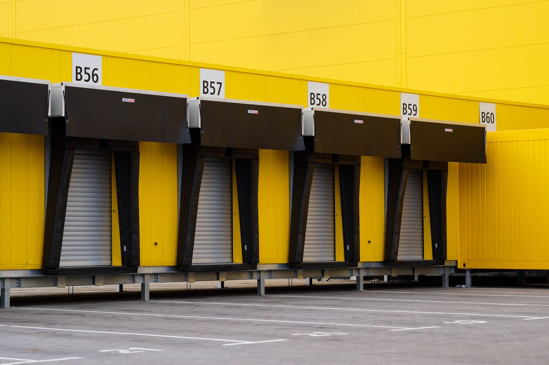 Laaddocks van een groot distributiecentrum, het segment waarin Montea de vraag ziet aantrekken