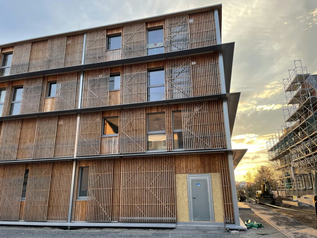 Houten appartementengebouw in aanbouw, illustratief bij houtbouw Roosendaal