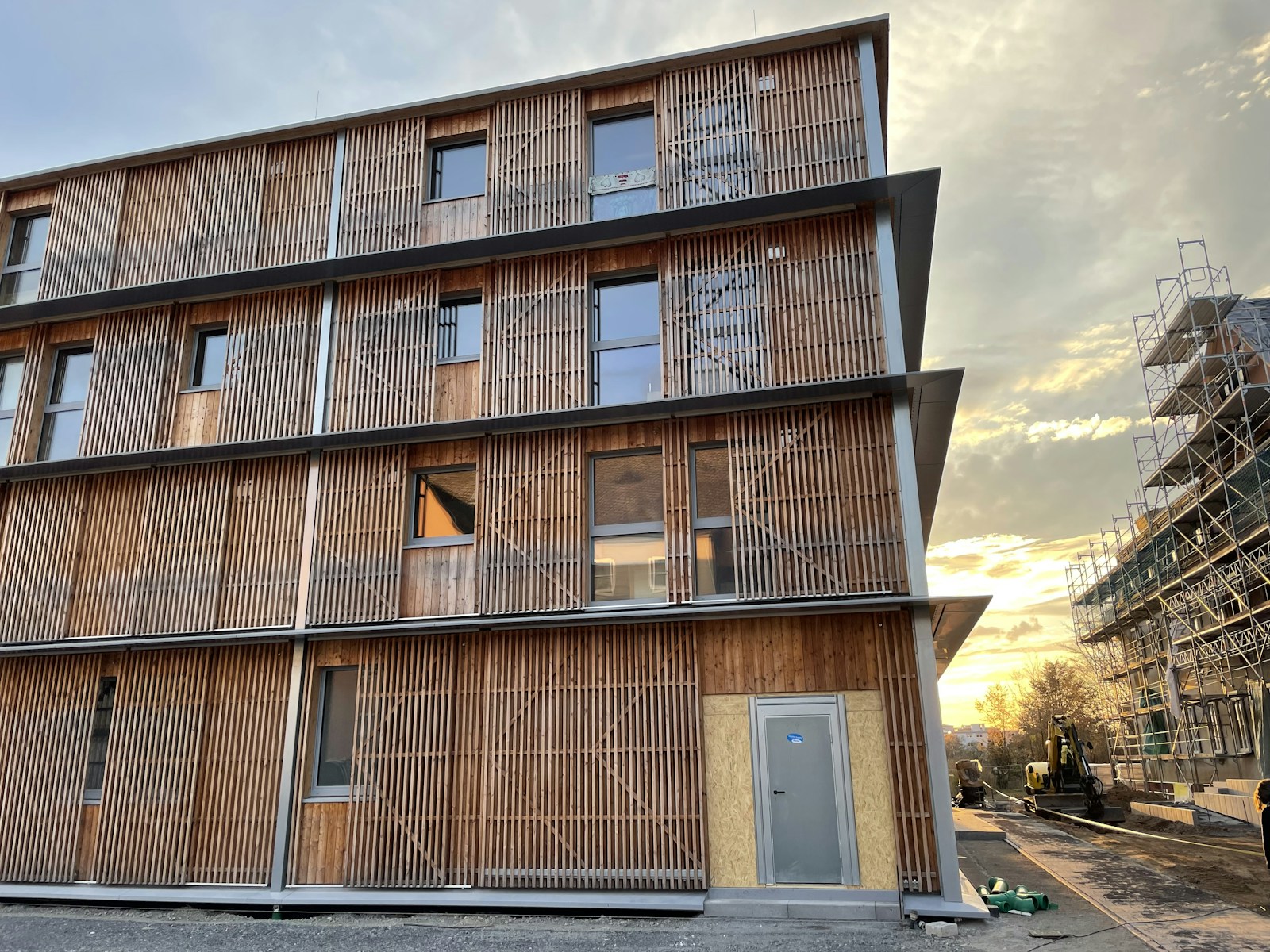 Houten appartementengebouw in aanbouw, illustratief bij houtbouw Roosendaal