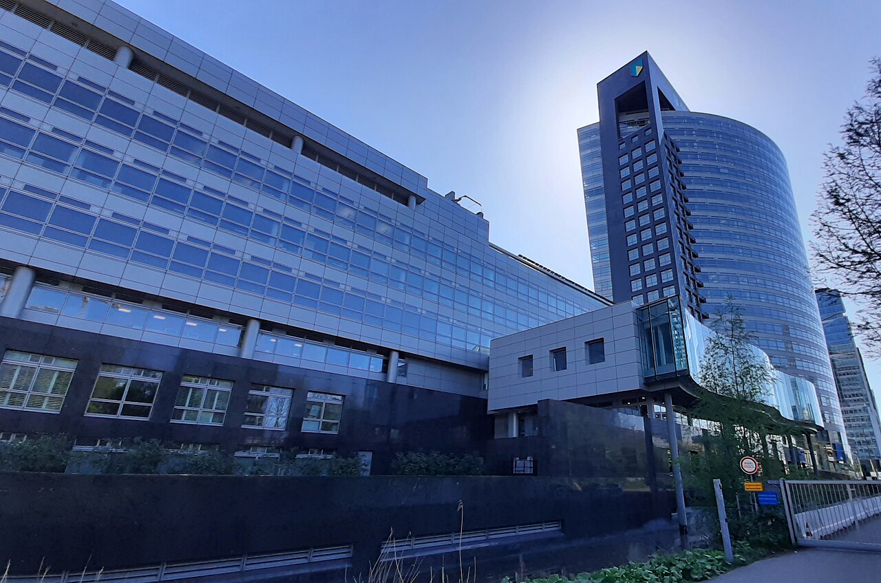 Hoofdkantoor van ABN Amro aan de Zuidas in Amsterdam, illustratief bij kantoorbezetting