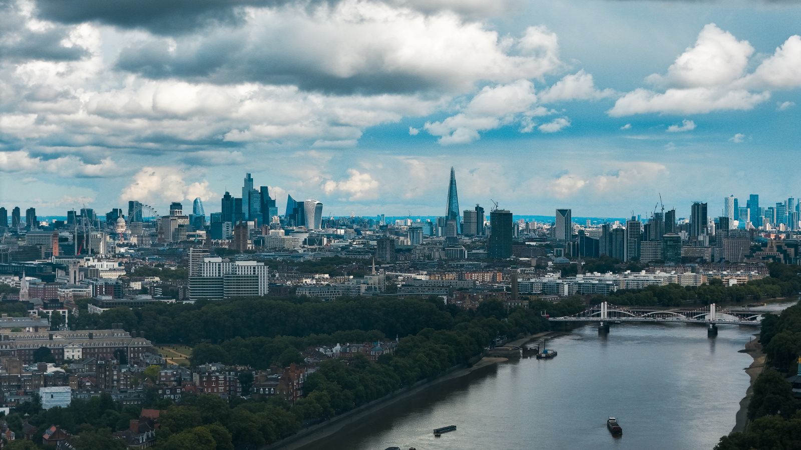 Skyline van Londen langs de Theems, uitvalsbasis voor beleggers in Europees vastgoed