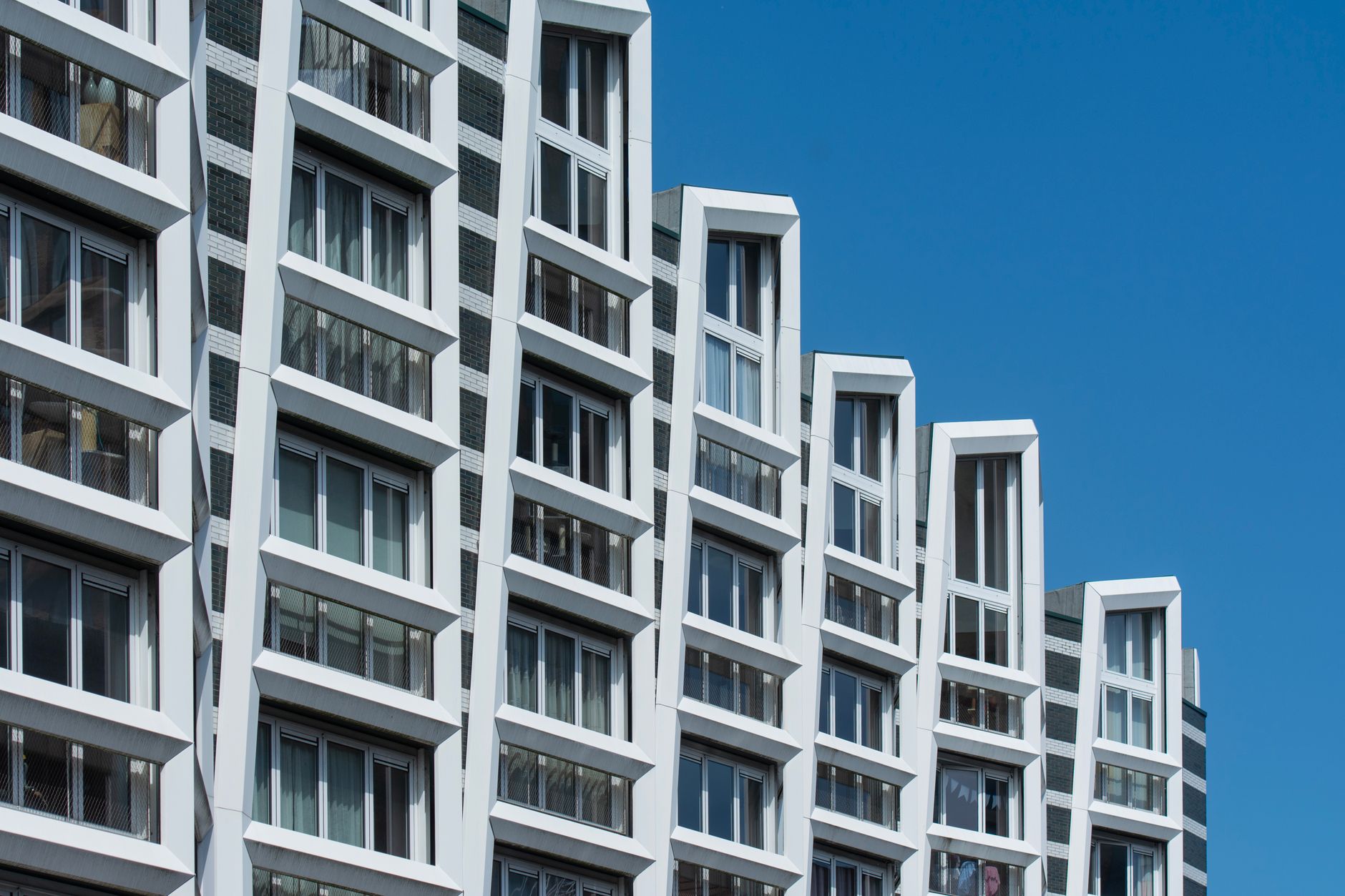 Nederlands appartementengebouw met huurwoningen die door uitponden naar de koopmarkt gaan