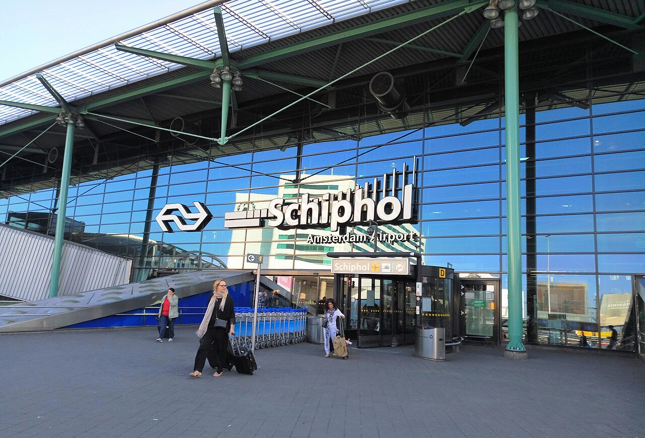 Ingang van Schiphol Plaza op Amsterdam Airport Schiphol, beeld bij bouwpartners Schiphol