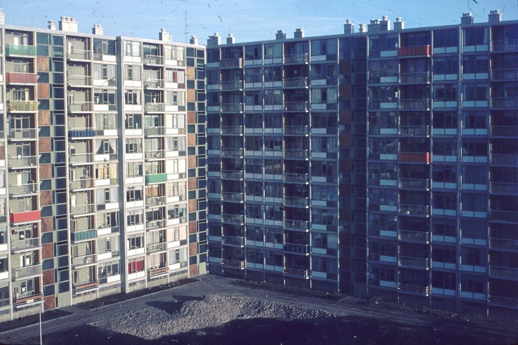 Flats aan de Atlasdreef en Centaurusdreef in Utrecht Overvecht, beeld bij gezondheidscentrum Overvecht