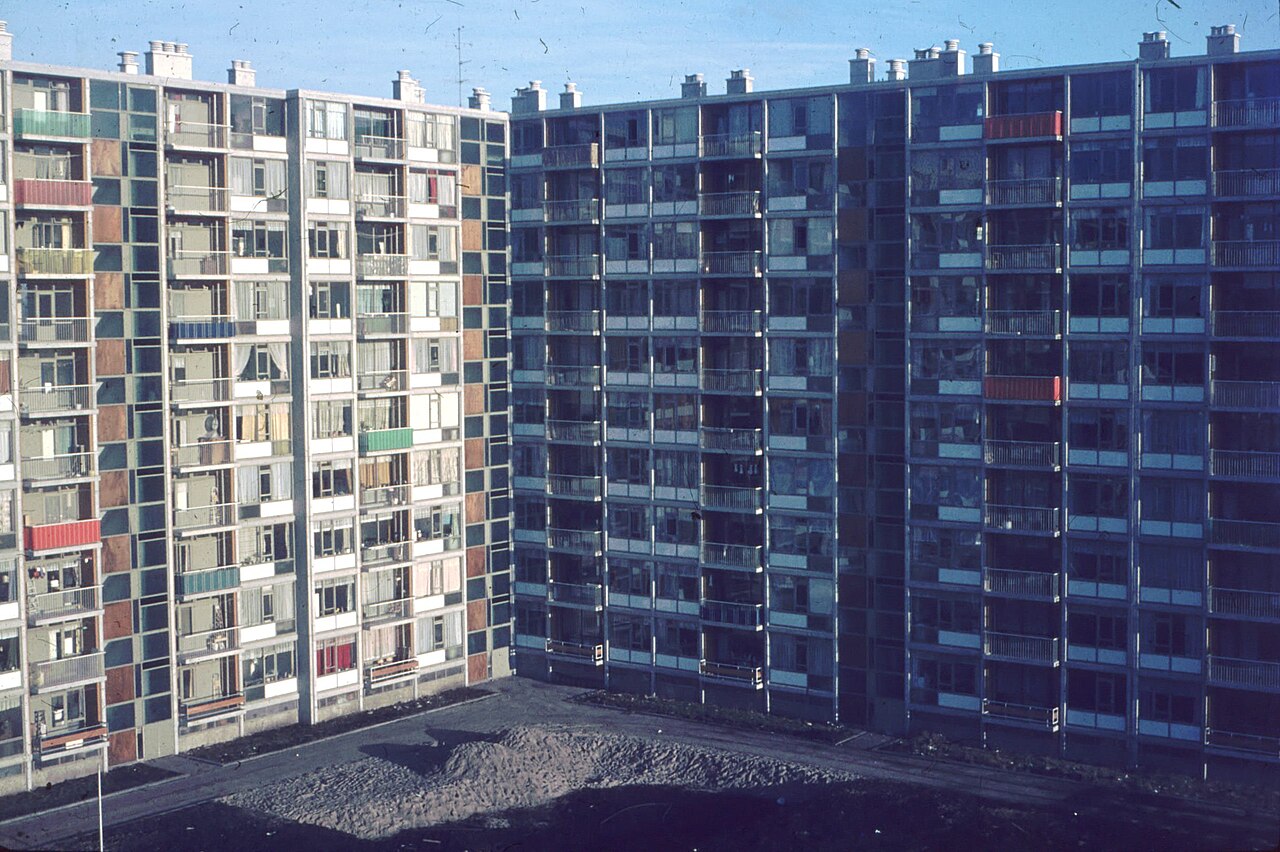 Flats aan de Atlasdreef en Centaurusdreef in Utrecht Overvecht, beeld bij gezondheidscentrum Overvecht