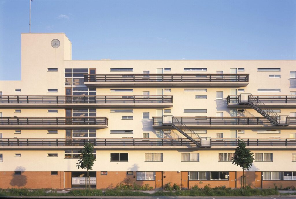 Huurwoningen Rotterdam: woongebouw in de Ringvaartplasbuurt in Prinsenland