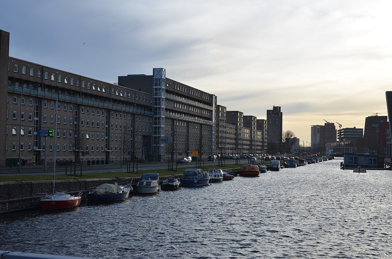 Kantoor- en woonbebouwing langs de Neherkade in Den Haag
