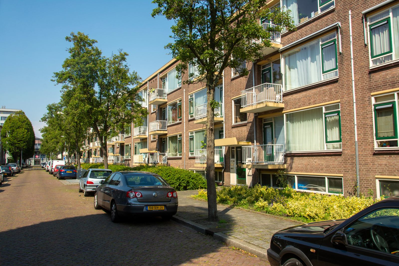 Particuliere verhuurders: Nederlandse huurappartementen in een woonstraat in Voorburg