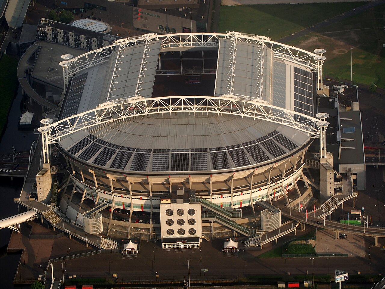 Luchtfoto van de Johan Cruijff ArenA in Amsterdam Zuidoost, waar naast AFAS Live de woningbouw van Eleven Square start