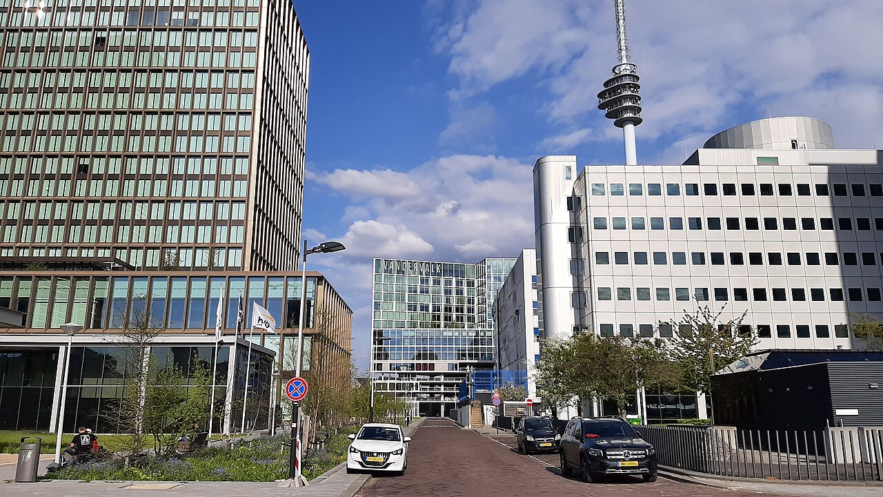 Kantoorgebouwen in het Vivaldi-gebied op de Zuidas in Amsterdam