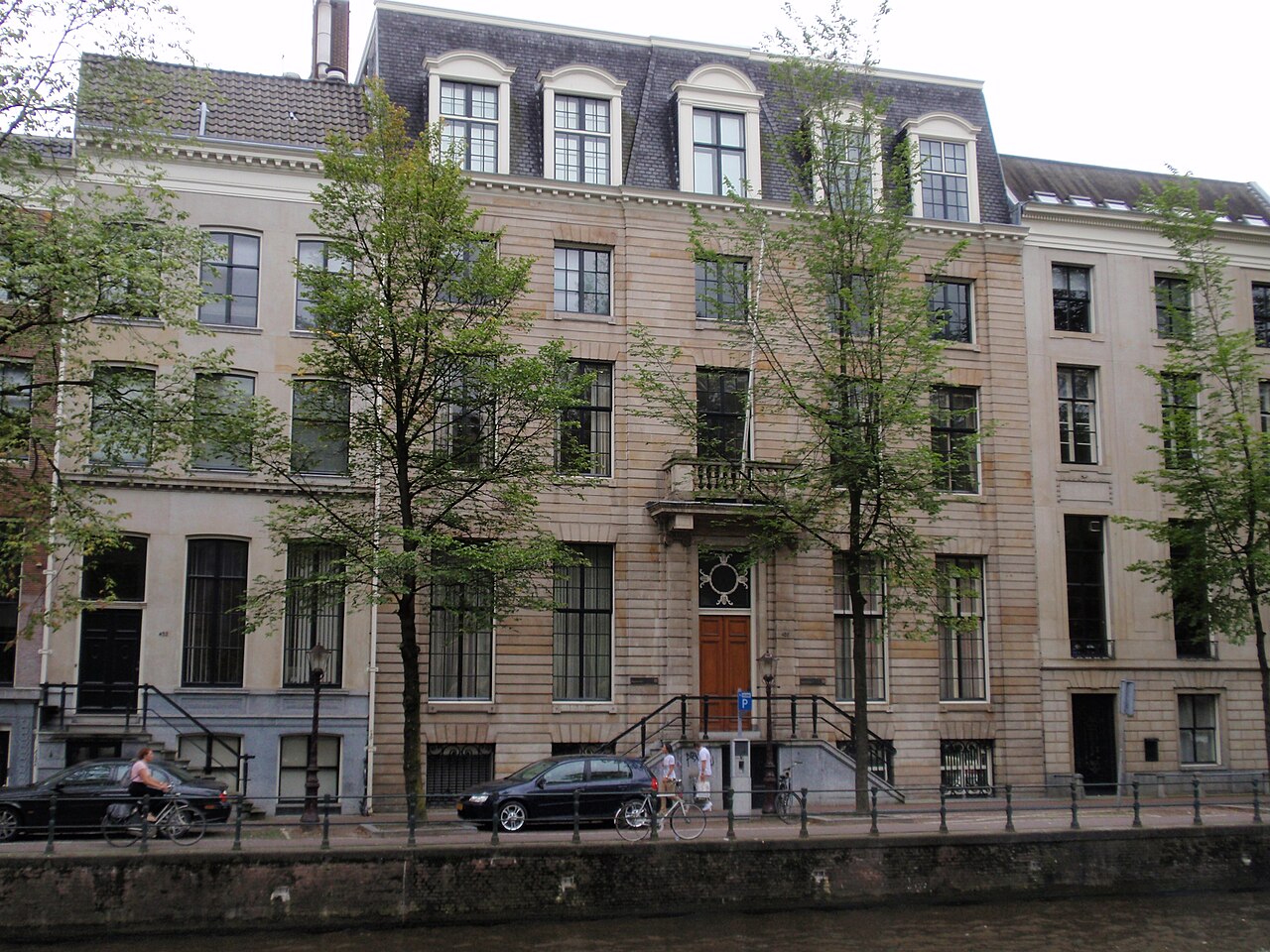 Grachtenpanden aan de Herengracht in Amsterdam die deel uitmaken van kantoorgebouw De Bary