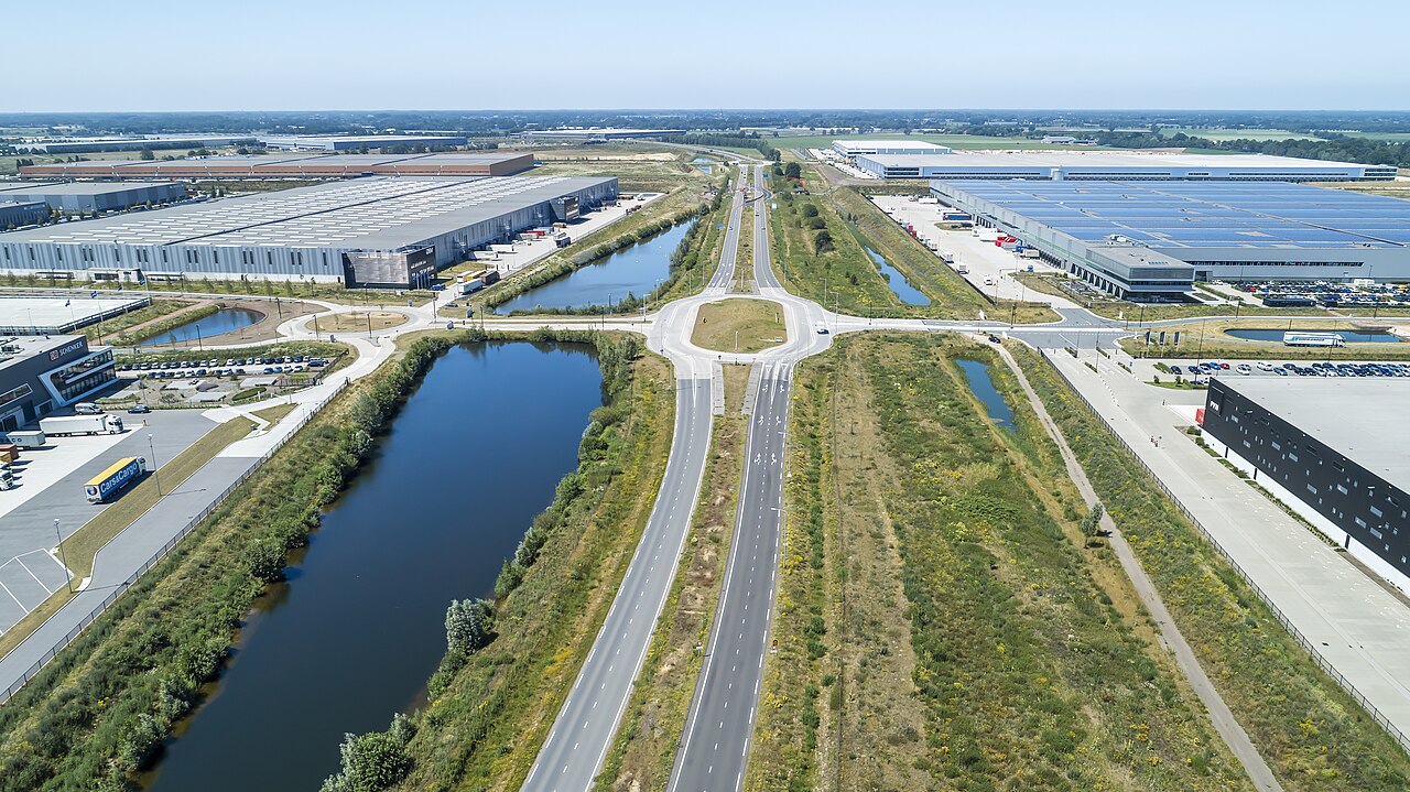 Luchtfoto van distributiecentra op bedrijventerrein Trade Port Noord in Venlo
