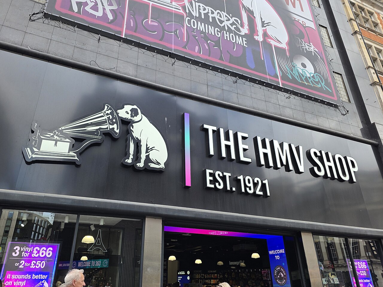 Gevel van The HMV Shop op 363 Oxford Street in Londen