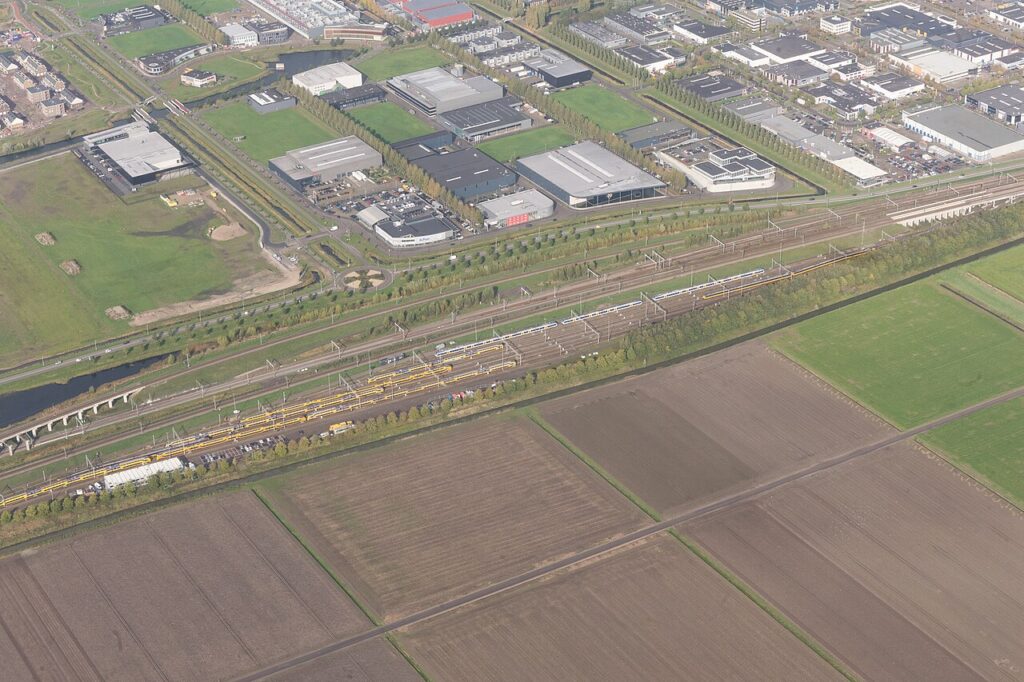 Luchtfoto van een bedrijventerrein in Hoofddorp, illustratief bij de verhuur op Segro Park Amsterdam Airport