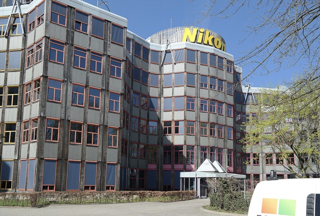 Kantoorgebouw Tripolis 100 in Amsterdam, gefotografeerd in 2018 voor de renovatie
