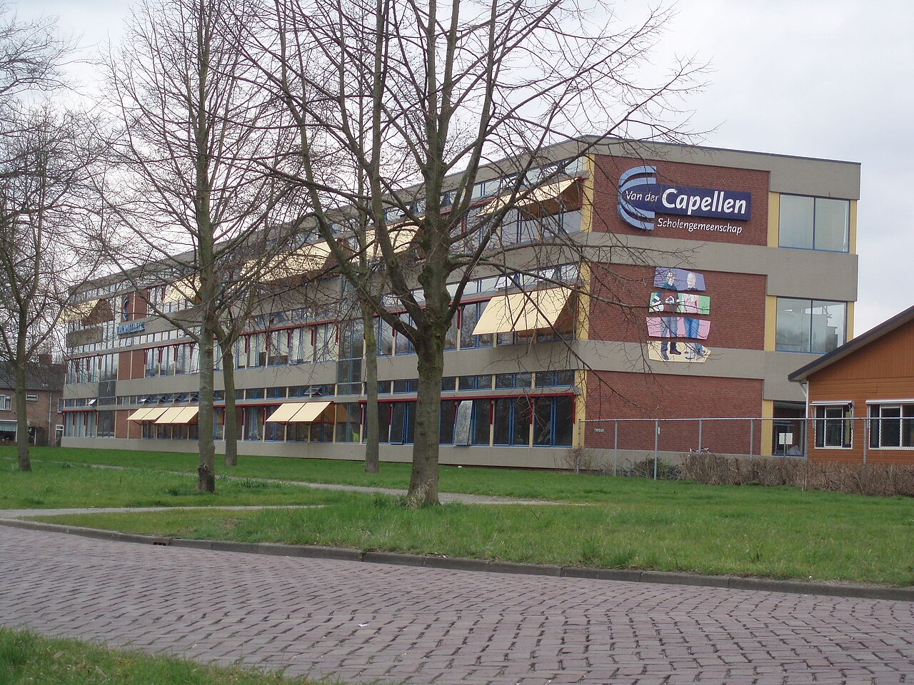Het voormalige schoolgebouw Van der Capellen aan de Lassuslaan in Zwolle