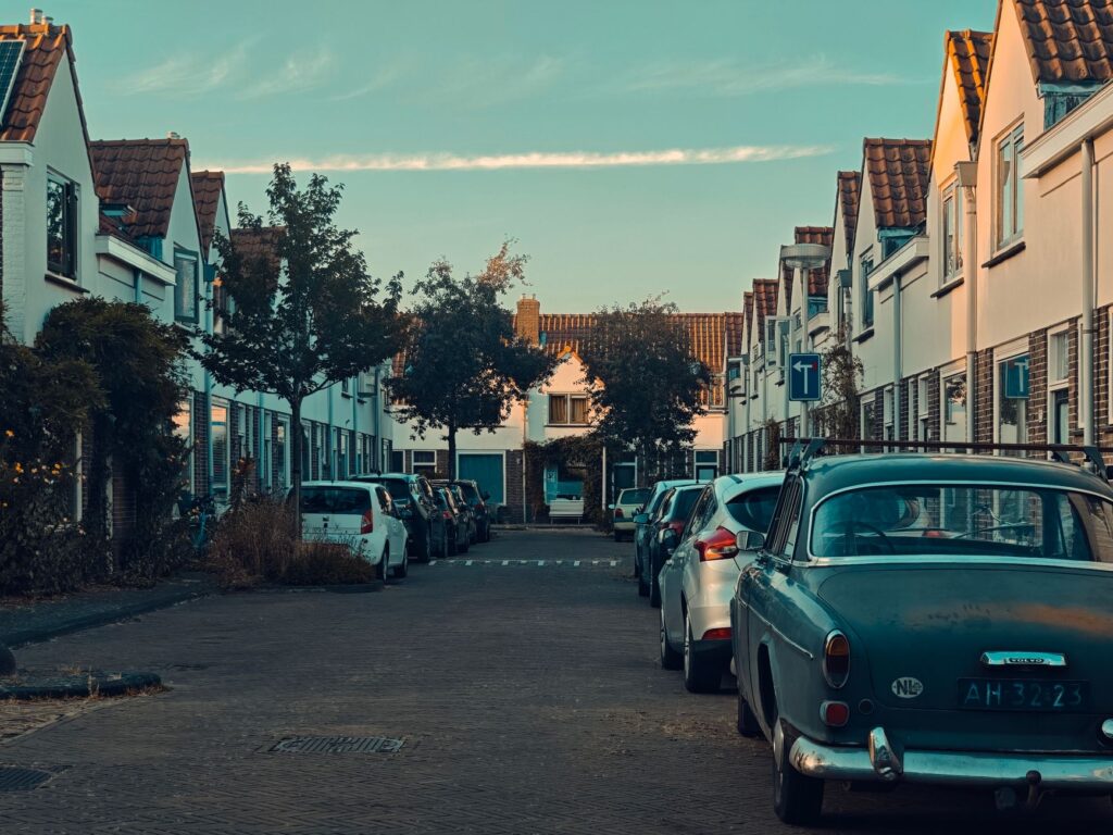 Woonstraat met rijwoningen in Utrecht, illustratie bij de Wet goed verhuurderschap en de aanpak van verhuurders