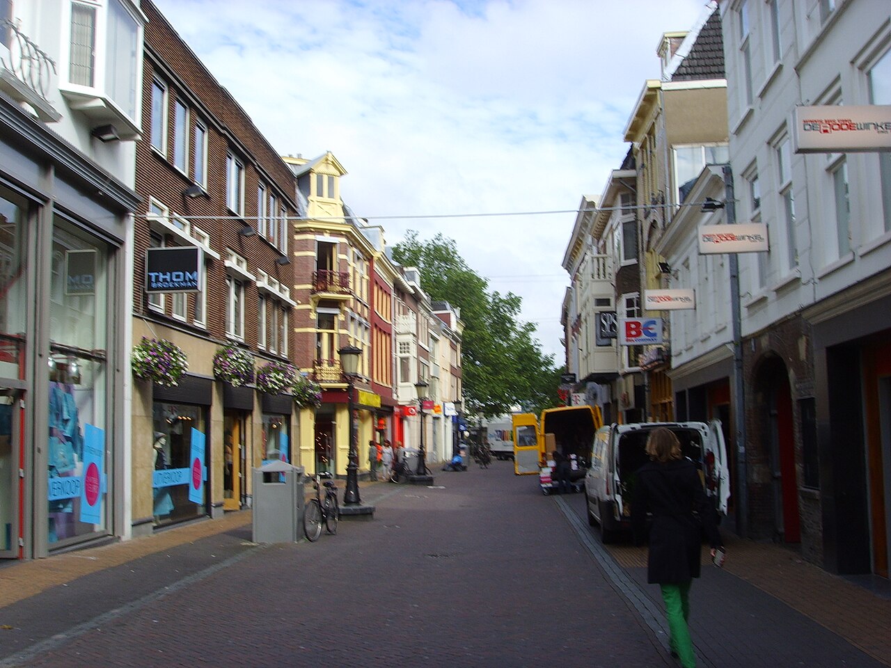 De Lange Elisabethstraat in Utrecht, waar Satisfyer-Geske winkelruimte in Utrecht huurt (archiefbeeld 2008)